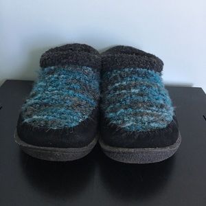 ⚪ 3/$15 Staheekum cozy Serene Boucle Teal slippers